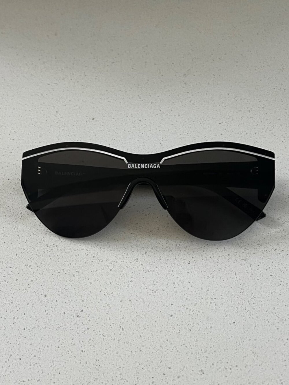 Balenciaga Shield BB0004S sunglasses in shiny black - Picture 10 of 10
